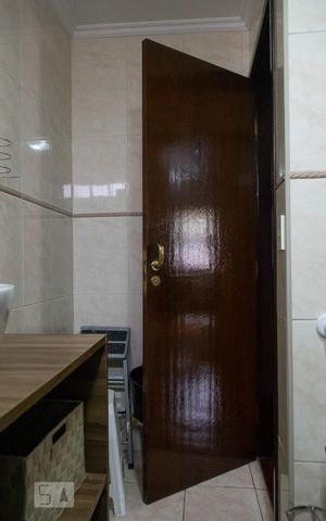 Casa à venda com 300m², 4 quartos e 3 vagas Casa à venda com 300m², 4 quartos e 3 vagasBANHEIRO
