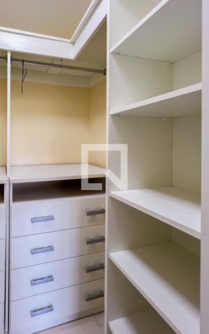 Apartamento à venda com 58m², 2 quartos e 1 vaga Apartamento à venda com 58m², 2 quartos e 1 vagaCloset