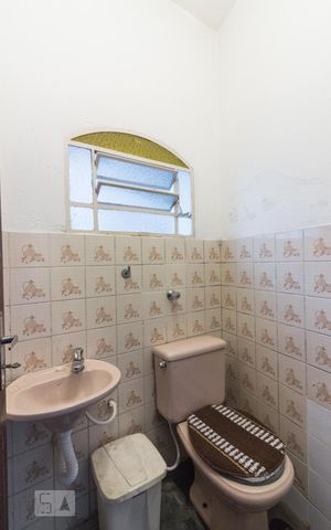 Casa à venda com 130m², 3 quartos e 3 vagasBanheiro de Serviço