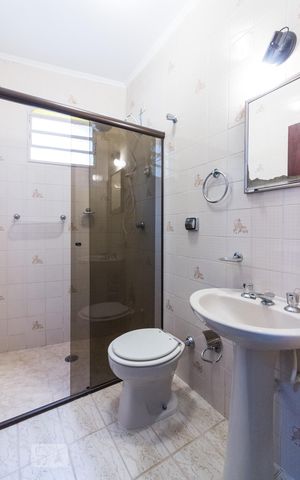 Casa à venda com 130m², 3 quartos e 3 vagasBanheiro