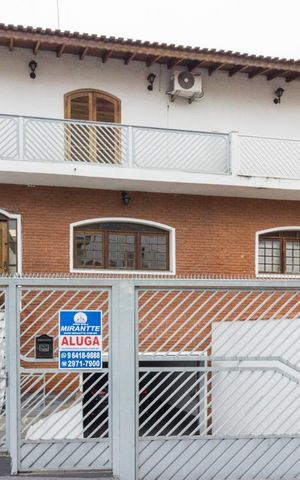 Casa à venda com 130m², 3 quartos e 3 vagasFachada