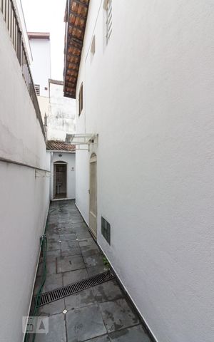 Casa à venda com 130m², 3 quartos e 3 vagasCorredor Lateral