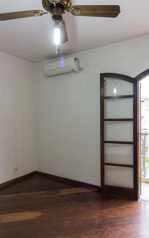 Casa à venda com 130m², 3 quartos e 3 vagasSuite