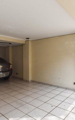 Casa à venda com 403m², 4 quartos e 5 vagas Casa à venda com 403m², 4 quartos e 5 vagasGaragem