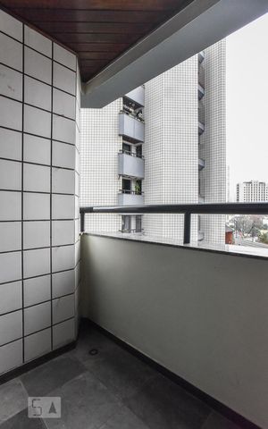 Apartamento à venda com 140m², 3 quartos e 2 vagas Apartamento à venda com 140m², 3 quartos e 2 vagasVaranda