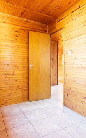 Casa à venda com 60m², 2 quartos e sem vaga Casa à venda com 60m², 2 quartos e sem vagaQuarto 1