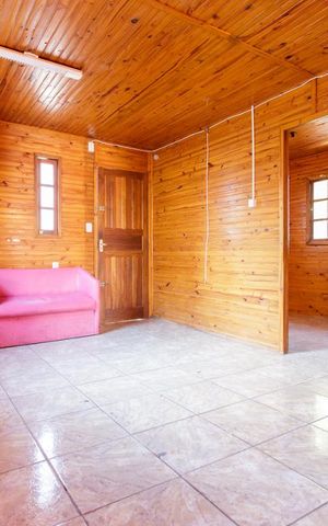 Casa à venda com 60m², 2 quartos e sem vaga Casa à venda com 60m², 2 quartos e sem vagaSala