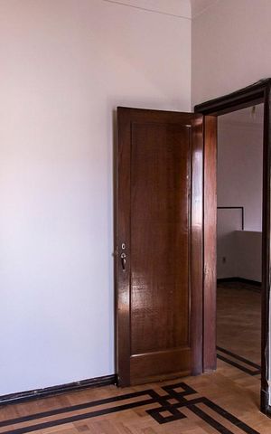 Casa à venda com 350m², 7 quartos e 8 vagas Casa à venda com 350m², 7 quartos e 8 vagasQuarto 4