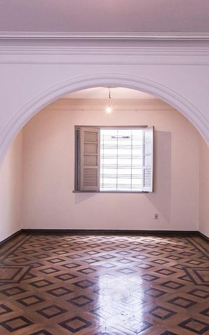 Casa à venda com 350m², 7 quartos e 8 vagas Casa à venda com 350m², 7 quartos e 8 vagasSala de Estar