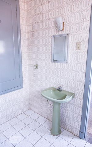 Casa à venda com 350m², 7 quartos e 8 vagas Casa à venda com 350m², 7 quartos e 8 vagasBanheiro da Suíte