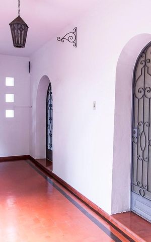 Casa à venda com 350m², 7 quartos e 8 vagas Casa à venda com 350m², 7 quartos e 8 vagasVaranda da Sala