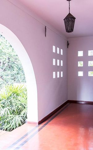 Casa à venda com 350m², 7 quartos e 8 vagas Casa à venda com 350m², 7 quartos e 8 vagasVaranda da Sala