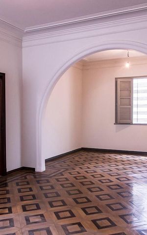 Casa à venda com 350m², 7 quartos e 8 vagas Casa à venda com 350m², 7 quartos e 8 vagasSala de Estar