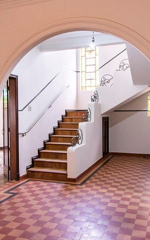Casa à venda com 350m², 7 quartos e 8 vagas Casa à venda com 350m², 7 quartos e 8 vagasSala de Jantar