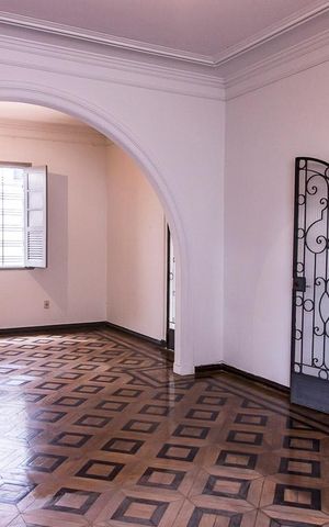 Casa à venda com 350m², 7 quartos e 8 vagas Casa à venda com 350m², 7 quartos e 8 vagasSala de Estar