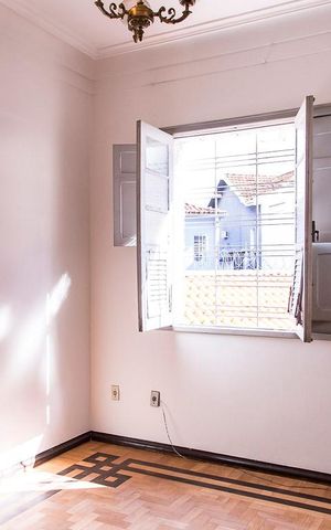 Casa à venda com 350m², 7 quartos e 8 vagas Casa à venda com 350m², 7 quartos e 8 vagasQuarto 5