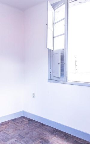 Casa à venda com 350m², 7 quartos e 8 vagas Casa à venda com 350m², 7 quartos e 8 vagasQuarto 9