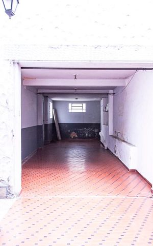 Casa à venda com 350m², 7 quartos e 8 vagas Casa à venda com 350m², 7 quartos e 8 vagasGaragem