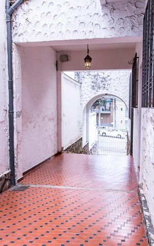 Casa à venda com 350m², 7 quartos e 8 vagas Casa à venda com 350m², 7 quartos e 8 vagasGaragem