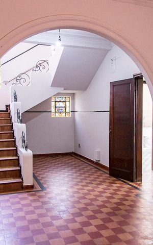 Casa à venda com 350m², 7 quartos e 8 vagas Casa à venda com 350m², 7 quartos e 8 vagasSala de Jantar