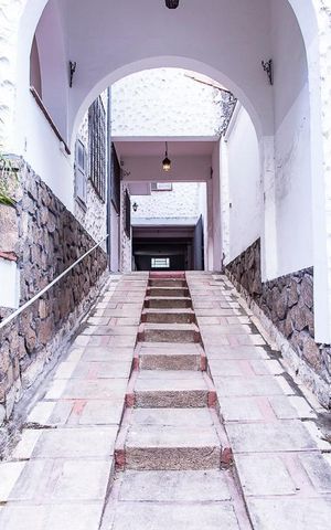 Casa à venda com 350m², 7 quartos e 8 vagas Casa à venda com 350m², 7 quartos e 8 vagasGaragem