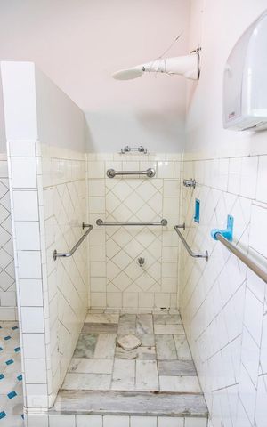Casa à venda com 350m², 7 quartos e 8 vagas Casa à venda com 350m², 7 quartos e 8 vagasBanheiro Social