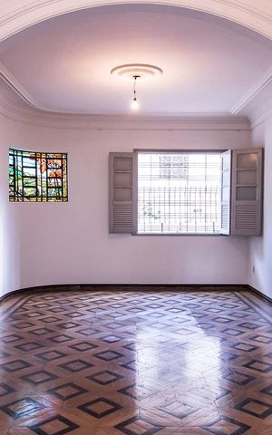 Casa à venda com 350m², 7 quartos e 8 vagas Casa à venda com 350m², 7 quartos e 8 vagasSala de Estar