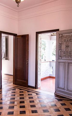 Casa à venda com 350m², 7 quartos e 8 vagas Casa à venda com 350m², 7 quartos e 8 vagasQuarto 2