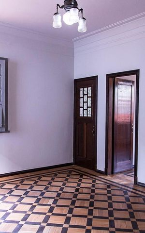 Casa à venda com 350m², 7 quartos e 8 vagas Casa à venda com 350m², 7 quartos e 8 vagasQuarto 3