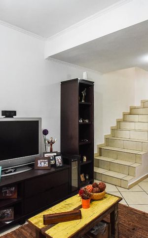 Casa à venda com 97m², 2 quartos e 1 vaga Casa à venda com 97m², 2 quartos e 1 vagaSala