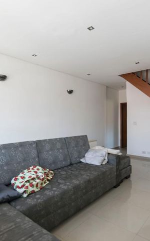 Casa à venda com 210m², 3 quartos e 2 vagas1o. Andar - Sala