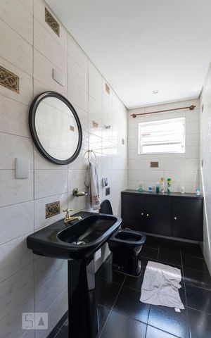 Casa à venda com 210m², 3 quartos e 2 vagas1o. Andar - Lavabo