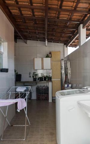 Casa à venda com 210m², 3 quartos e 2 vagas1o. Andar - Área de serviço