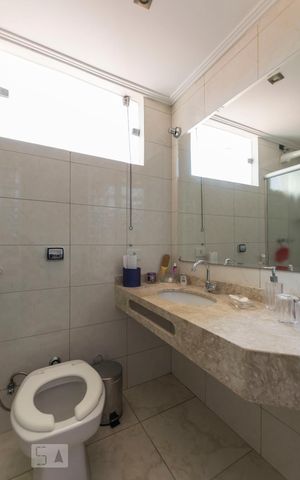 Casa à venda com 210m², 3 quartos e 2 vagas2o. Andar - Quarto 3 - Suíte/ Banheiro
