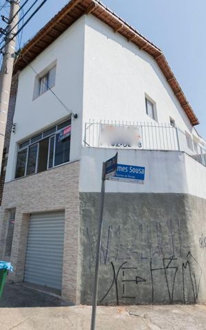 Casa à venda com 210m², 3 quartos e 2 vagasFachada