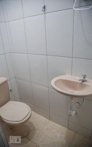 Casa de condomínio à venda com 40m², 1 quarto e sem vaga Casa de condomínio à venda com 40m², 1 quarto e sem vagaBanheiro
