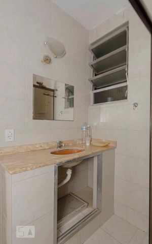Apartamento para alugar com 68m², 2 quartos e sem vagaBanheiro