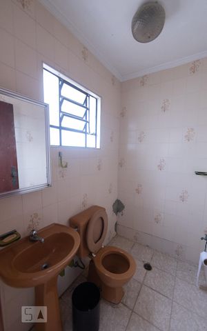Casa para alugar com 1200m², 4 quartos e 8 vagas Casa para alugar com 1200m², 4 quartos e 8 vagasBanheiro Área Externa (fundos)