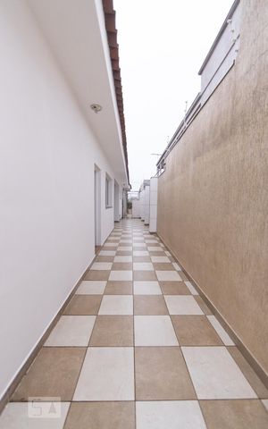 Casa para alugar com 1200m², 4 quartos e 8 vagas Casa para alugar com 1200m², 4 quartos e 8 vagasCorredor externo Lateral