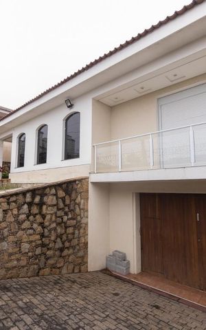 Casa para alugar com 1200m², 4 quartos e 8 vagas Casa para alugar com 1200m², 4 quartos e 8 vagasFachada