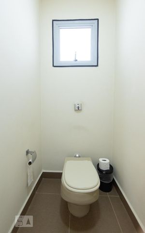 Casa para alugar com 1200m², 4 quartos e 8 vagas Casa para alugar com 1200m², 4 quartos e 8 vagasBanheiro Social 2