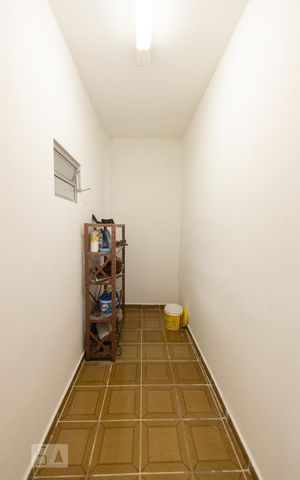 Casa para alugar com 1200m², 4 quartos e 8 vagas Casa para alugar com 1200m², 4 quartos e 8 vagasDespensa Sala de Jogos