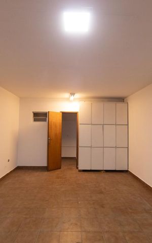 Casa para alugar com 1200m², 4 quartos e 8 vagas Casa para alugar com 1200m², 4 quartos e 8 vagasGaragem