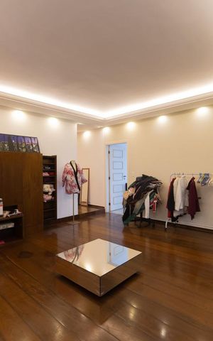 Casa para alugar com 1200m², 4 quartos e 8 vagas Casa para alugar com 1200m², 4 quartos e 8 vagasSala de Estar