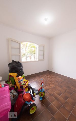 Casa para alugar com 1200m², 4 quartos e 8 vagas Casa para alugar com 1200m², 4 quartos e 8 vagasQuarto de Serviço