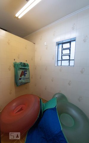 Casa para alugar com 1200m², 4 quartos e 8 vagas Casa para alugar com 1200m², 4 quartos e 8 vagasVestiário