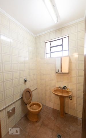 Casa para alugar com 1200m², 4 quartos e 8 vagas Casa para alugar com 1200m², 4 quartos e 8 vagasBanheiro Garagem