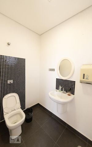 Casa para alugar com 1200m², 4 quartos e 8 vagas Casa para alugar com 1200m², 4 quartos e 8 vagasBanheiro Churrasqueira 1