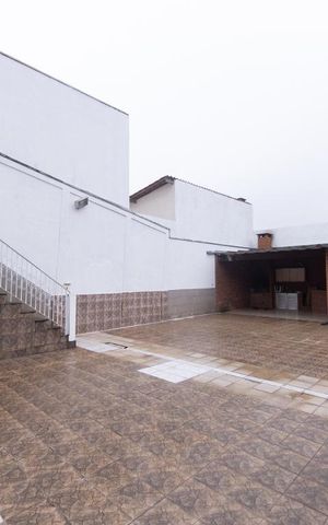 Casa para alugar com 1200m², 4 quartos e 8 vagas Casa para alugar com 1200m², 4 quartos e 8 vagasÁrea Externa (fundos)