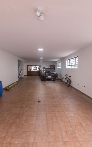 Casa para alugar com 1200m², 4 quartos e 8 vagas Casa para alugar com 1200m², 4 quartos e 8 vagasGaragem
